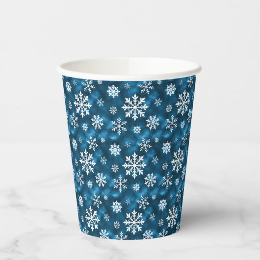 White Snowflakes Pattern On Winter Blue Background 紙コップ (左)