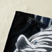 White Tiger Dark Forest Illustration ビーチタオル (インサイチュ)