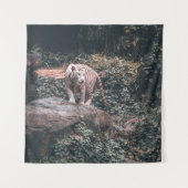 WHITE TIGER STANDING ON GREY STONE タペストリー (正面)