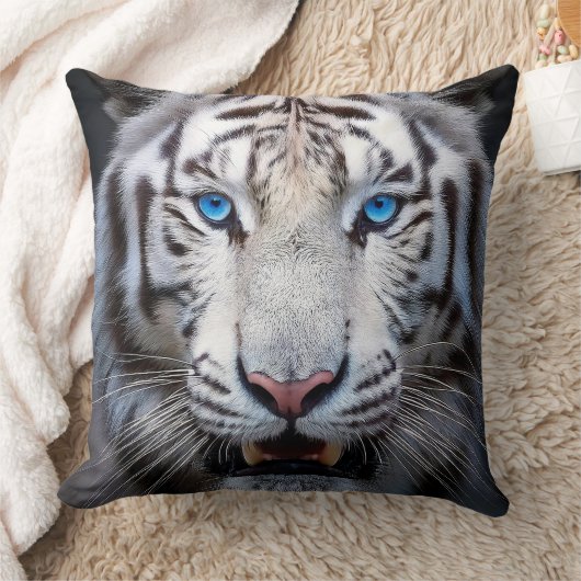 White Tiger with Blue Eyes クッション (ブランケット)