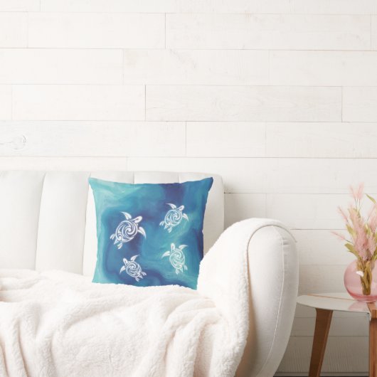 White Turtles Blue Ocean Watercolor Coastal クッション (ソファ)