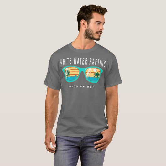White Water Rafting Gets Me Wet River Rafting Tシャツ (正面フル)