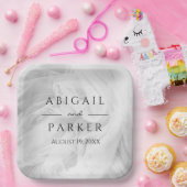 White Wedding Tulle with Newlywed Names ペーパープレート (パーティー)