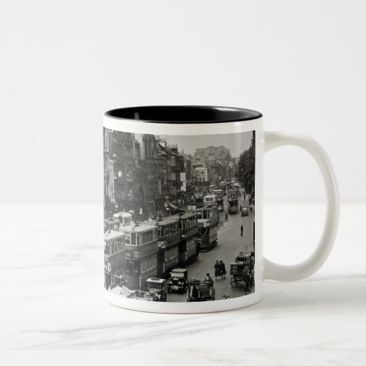Whitechapelの本町通り、ロンドン、c.1930 ツートーンマグカップ (右)