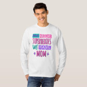 Who needs superheroes we have mom tシャツ (正面フル)