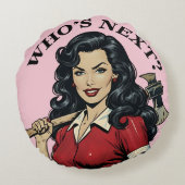 “Who’s Next?” Retro Killer Housewife Pin-Up Throw ラウンドクッション (裏面)