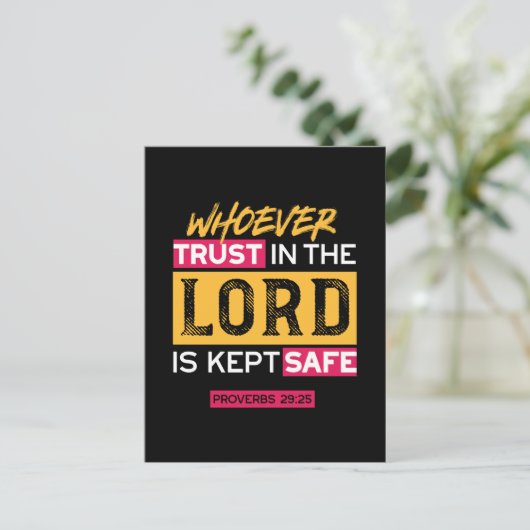 Whoever Trusts in the Lord Is Kept Safe Quote ポストカード (スタンド正面)