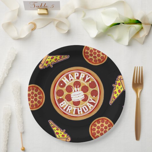 Whole Pizza Happy Birthday Party Design ペーパープレート (ウェディング)