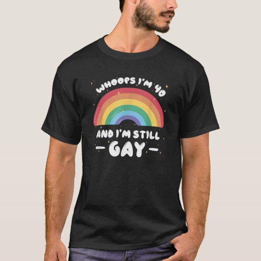 Whoops I m 40 and Still Gay Funny Birthday Quote L Tシャツ (正面)