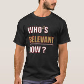 Who's IrRelevant Now Game Day Red and Gold Team Fo Tシャツ (正面)