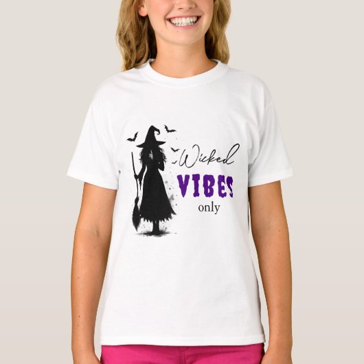"Wicked Vibes Only" - ハロウィーン ブラックウィッチ -  Tシャツ (正面)