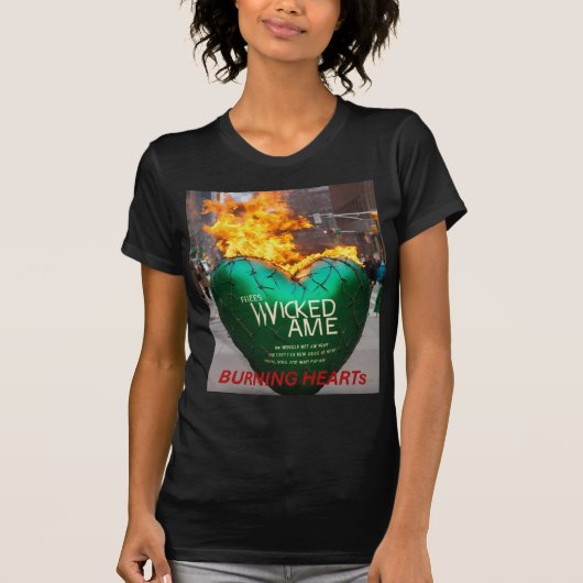 Wicky Flameハート- Bella+Canvas Women's Slim Fit Tシャツ (正面)