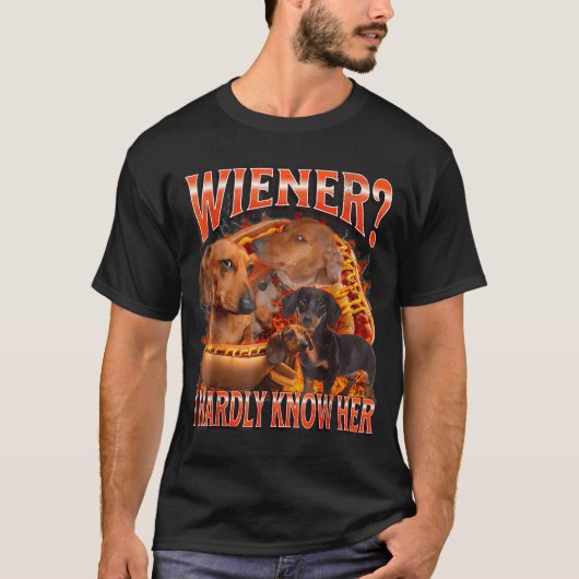 Wiener I Hardly Know Her Funny Offensive Dachshund Tシャツ (正面)
