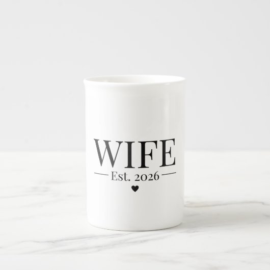 Wife Established 2026 ボーンチャイナマグカップ (正面)