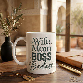 Wife Mom Boss Badass サルカスティックな大胆なタイポグラフィーモチーフ ジャンボコーヒーマグカップ