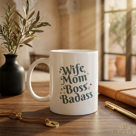 Wife Mom Boss Badass サルカスティックな大胆なタイポグラフィ ジャンボコーヒーマグカップ