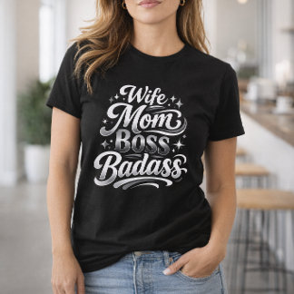 Wife Mom Boss Badass シルバータイポグラフィー Tシャツ