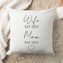 Wife & Mom Est. – Minimalist Valentine Gift クッション