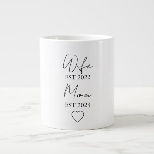 Wife & Mom Est. – Minimalist Valentine Gift ジャンボコーヒーマグカップ (正面)