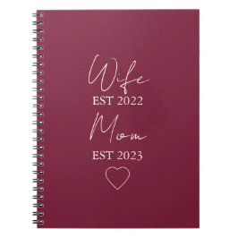 Wife & Mom Est. – Minimalist Valentine Gift ノートブック