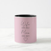 Wife & Mom Est. – Minimalist Valentine Gift マグカップ (中央)