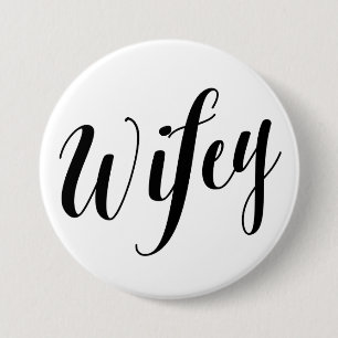Wifey ブラックスクリプトボタン 缶バッジ