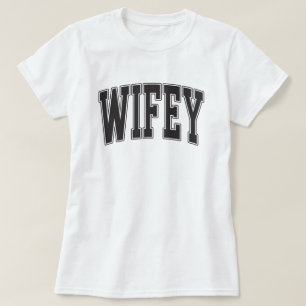 Wifey(ワイフ)カレッジスポーツ風デザイン レディース tシャツ