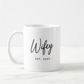 Wifey Black Script Typography Established Year コーヒーマグカップ (左)