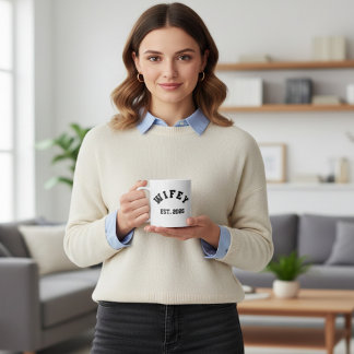 Wifey College Tシャツ コーヒーマグカップ