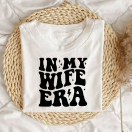 Wifey Cute Script Newlywed, In My Wifey Era Tシャツ