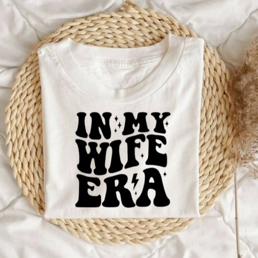 Wifey Cute Script Newlywed, In My Wifey Era Tシャツ