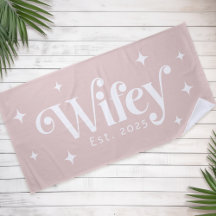 Wifey Est年または名前レトロフォント赤面ピンク白