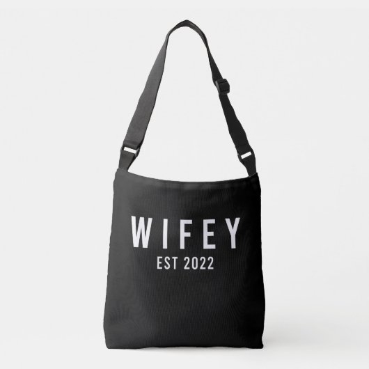 Wifey Est 2022 Bride To Be Bachelorette Party クロスボディバッグ (正面)