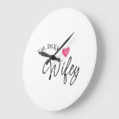 Wifey red heart est. Year future wife valentine's  ラージ壁時計 (傾斜)