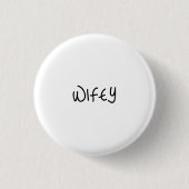 Wifey Script Font Modern Minimalist 缶バッジ (正面)