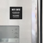 WiFi詳細シンプルホワイトタイポグラフィ黒 マグネット<br><div class="desc">WiFi詳細保が常に自宅に訪問者を引き渡す実用的な方法は、このマグネットを使用して冷蔵庫を導き、黒い背景に白いタイポグラフィを付けシンプルる。独自のネットワーク情報とパスワードで簡単にパーソナライズできる。</div>