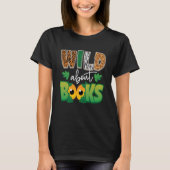 Wild About Bookworm Book Reader Tシャツ (正面)