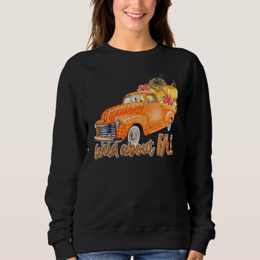 Wild About Fall Leopard Truck Pumpkins Autumn Than スウェットシャツ (正面)