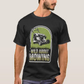 Wild About Mowing Funny Lawn Mowing Lawn Mower Tシャツ (正面)