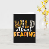 Wild about reading funny book lover bookworm anima カード (黄色い花)