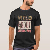 Wild About Reading Reading Books And Bookworm Libr Tシャツ (正面)