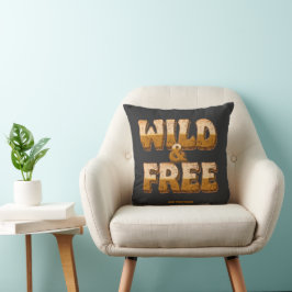 Wild and Free - レトロ70年代グルービータイポグラフィ クッション