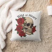 Wild at Heart Gothic Skull with Red Roses  クッション (ブランケット)