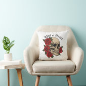 Wild at Heart Gothic Skull with Red Roses  クッション (椅子)