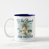 Wild Beach – Surf Freestyle Retro Beach ツートーンマグカップ (左)