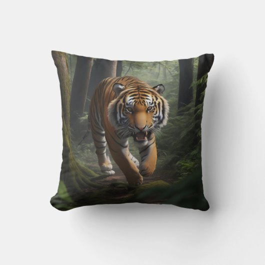 Wild Cat in Golden Forest Scene クッション (正面)