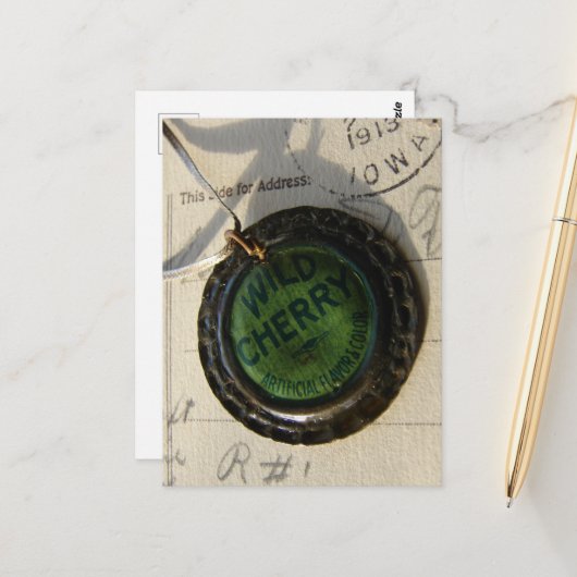 Wild Cherry Bottle Cap Necklace Still Life  ポストカード (正面/裏面インサイチュ)