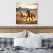 Wild Companions at Sunset – Running Horse Wall Art キャンバスプリント (インサイチュ (寝室))