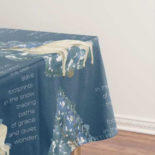 Wild Deer Footprints in Snow – Winter Nature Art テーブルクロス (インサイチュ)