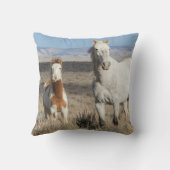 Wild Horses at Home in the Sandwash Basin クッション (裏面)